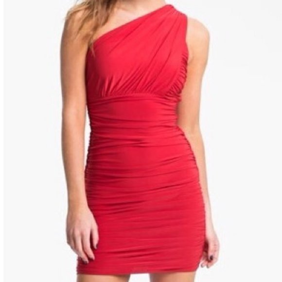 Soprano Dresses & Skirts - NWT Soprano red one shoulder bodycon dress